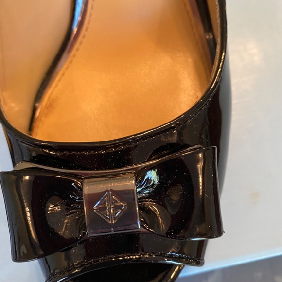 Heels, black patent with open toe. - Picture 2 of 2